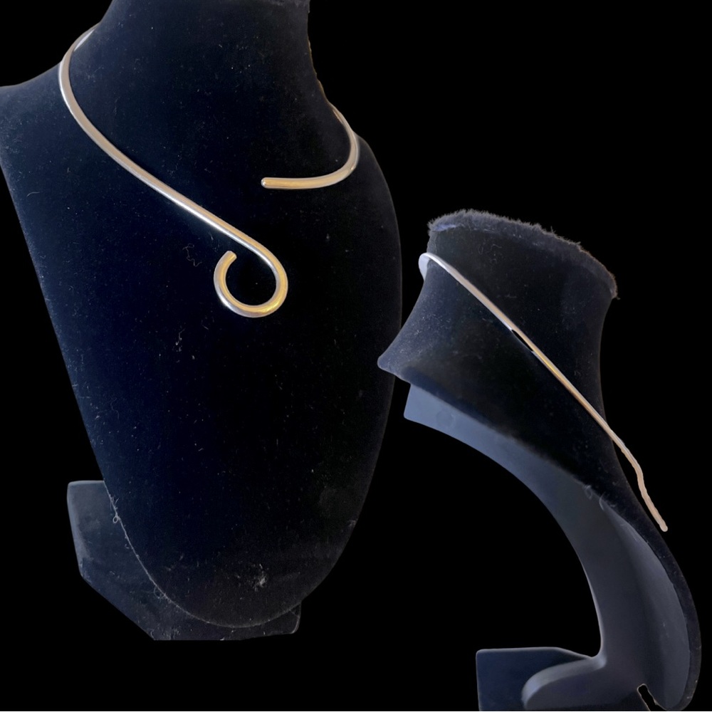 TAXCO925 hand hammered collar necklace/swirl neck wire with curve